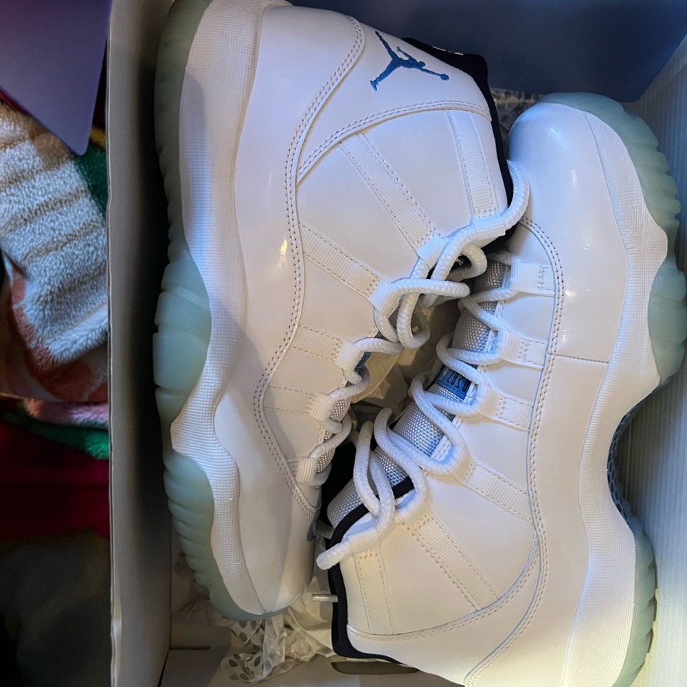 Retro 11 - Picture 2 of 2
